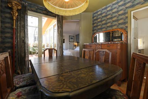Three-Bedroom Apartment with View image 2