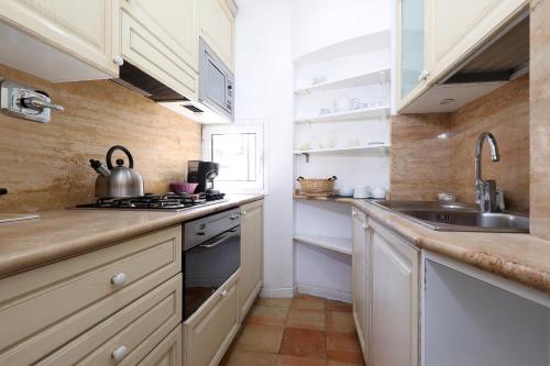 Three-Bedroom Apartment with View image 1