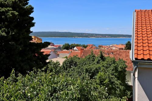 One-Bedroom Apartment with Balcony and Sea View image 2