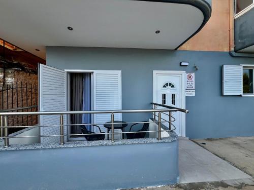 One-Bedroom Apartment image 10