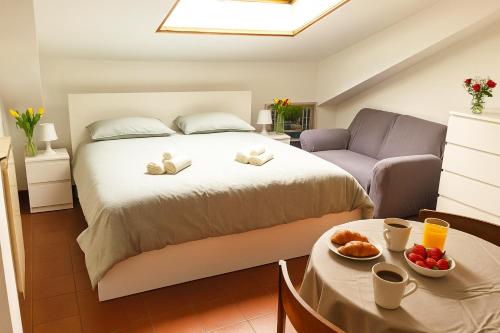 Cozy little penthouse with terrace in Rome, Řím (fotografie 10)