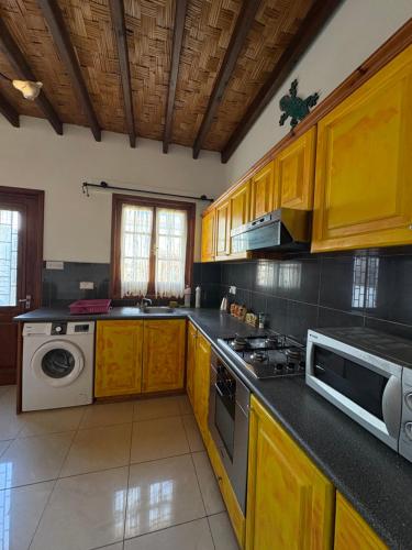 2 bedrooms, 4 beds