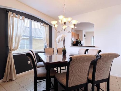 Last Minute Disney Getaway! Private Pool, Hot Tub & Games Room. Book Now! #17750 in Orlando, USA