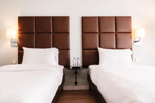 2 twin beds