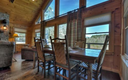 Carters Cozy Cabin - Relax or Roam 13 Acres in Blue Ridge, USA