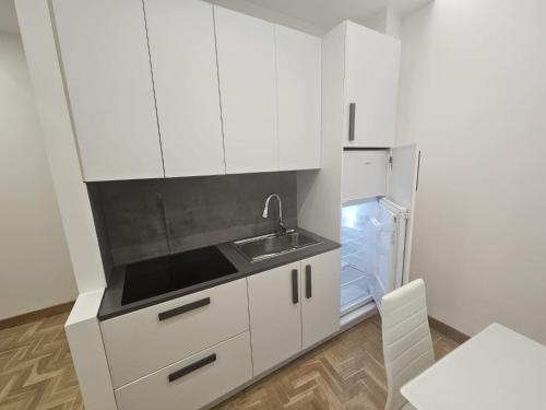 ห้องครัว, b&b BEI SOGNI LUXURY in centro, con parcheggio in convenzione in โคเซนซา