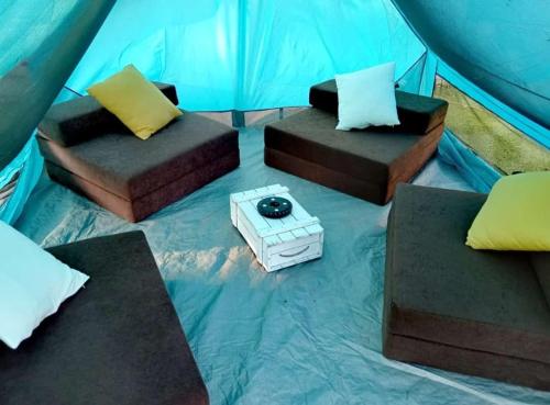 Blue tent in Veļiko Trgovišče