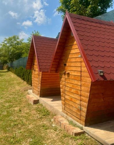 Blue tent in Veļiko Trgovišče