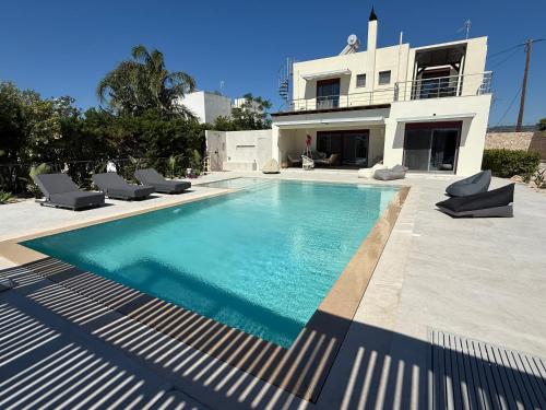 Villa Chrysa Rhodes with Heated Pool – khách sạn tại Afantou
