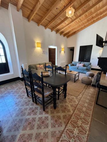 Létesítmények, Casas Lieva Castaño (Casas Lieva Castano) in Fuenteheridos