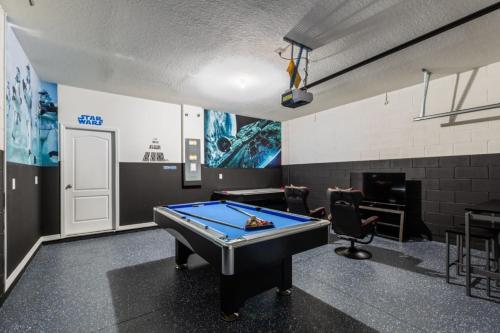 Last Minute Disney Getaway! Private Pool, Hot Tub & Games Room. Book Now! #45514 in Davenport, USA