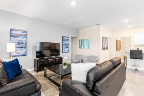 Last Minute Disney Getaway! Private Pool, Hot Tub & Games Room. Book Now! #45514 in Davenport, USA