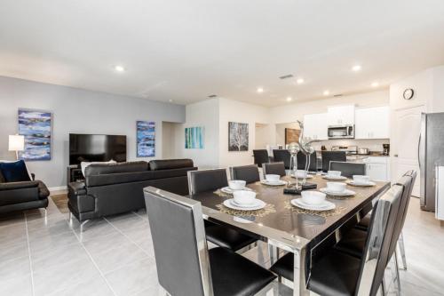 Last Minute Disney Getaway! Private Pool, Hot Tub & Games Room. Book Now! #45514 in Davenport, USA