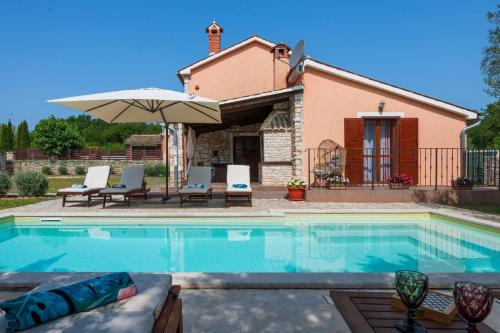 Ferienhaus mit Privatpool für 8 Personen in Rakalj, Istrien