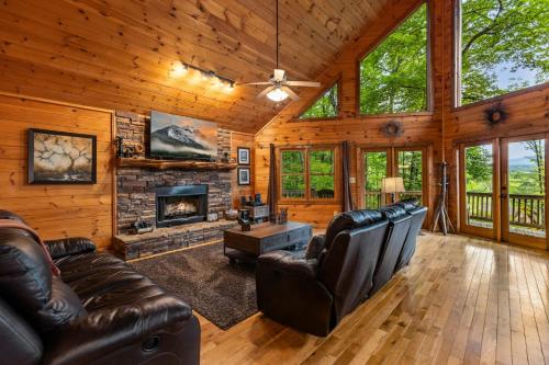 Sunset Pointe - Hot tub game room fire pit and more in Blue Ridge, USA