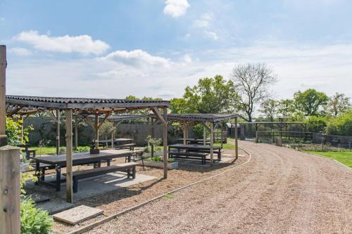 Have, Pond Cottage by Keepers Cottages in Egerton