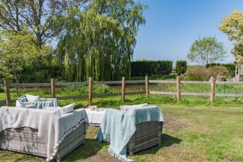 Have, Pond Cottage by Keepers Cottages in Egerton