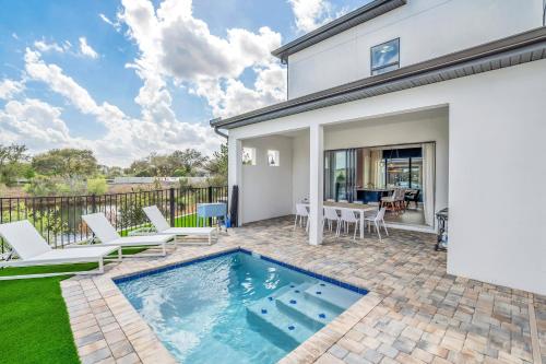 Last Minute Disney Getaway! Private Pool, Hot Tub & Games Room. Book Now! #57975 in Orlando, USA