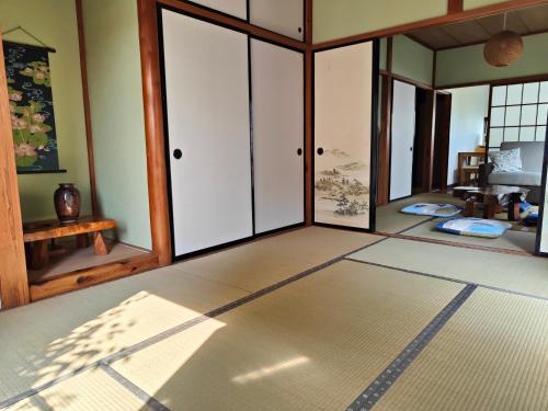8 minutes by walk to Nikko Station Mitsuba House