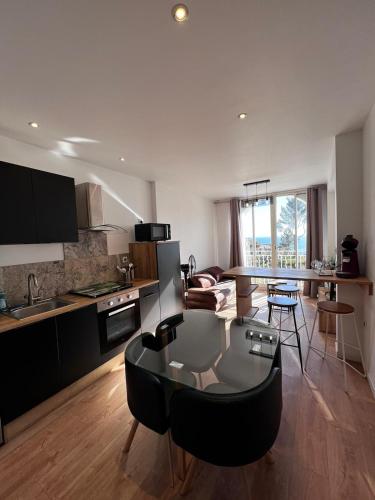 Cap Esterel, T2 pour 4 voyageurs, vue mer, parking et piscine