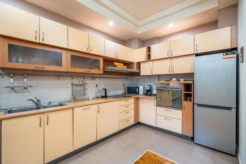 Spacious and Central Retreat, Sofia (photo 7)