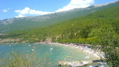 Strand, medusa gradiste in Trpejca