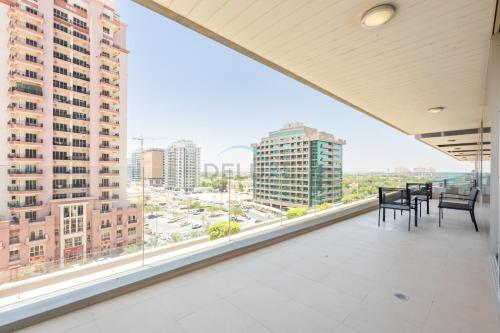 Near Dubai International Cricket Stadium, Minutes drive to Mall of the Emirates, The Matrix Tower, Sports City By Deluxe Holiday Homes, Dubaj (zdjęcie 2)