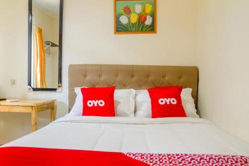 Deluxe Double Room room in Hotel O Jakarta near One Belpark Mall formerly Wisma Minongga