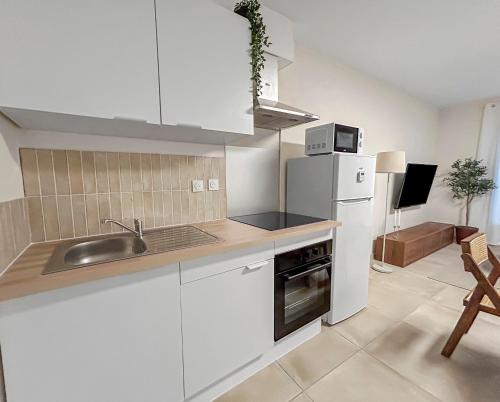 virtuve, Maison 10 min de Béziers, 30 min de la mer et sa terrasse panoramique (Maison 10 min de Beziers, 30 min de la mer et sa terrasse panoramique) in Espondeilhan