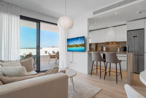 المرافق, Estepona Beach Getaway 2BR Apartment w Sea View in La Gaspara