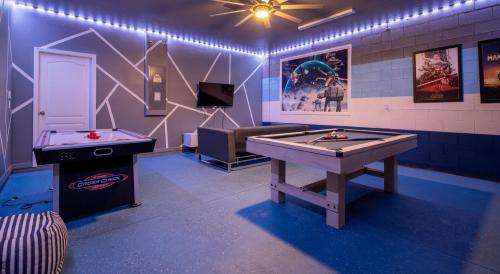 Last Minute Disney Getaway! Private Pool, Hot Tub & Games Room. Book Now! #97699 in Orlando, USA