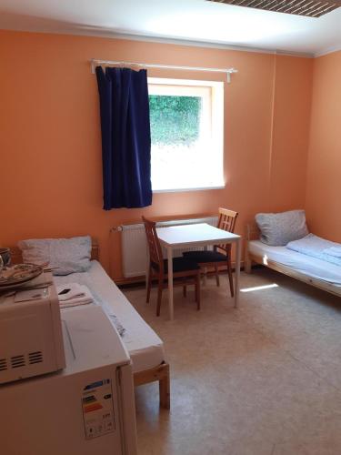 room detail thumbnail 2