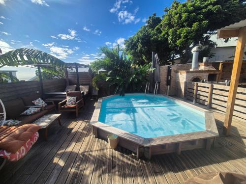 Maison avec piscine chauffée, jacuzzi et sauna 6 chambres (Maison avec piscine chauffee, jacuzzi et sauna 6 chambres) in Saint Paul