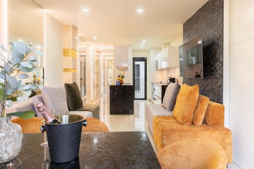 Superior Three-Bedroom Apartment image 8