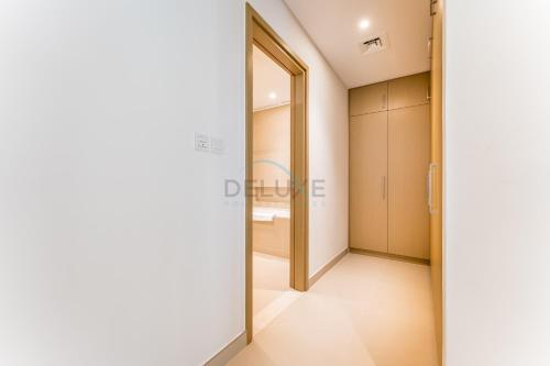 Short walk to Marina Walk and JBR Beach, close to Bluewaters Island and Ain Dubai, 5242 Tower 1, Dubai Marina by Deluxe Holiday Homes, Dubai (Foto 8)