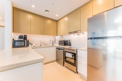 Short walk to Marina Walk and JBR Beach, close to Bluewaters Island and Ain Dubai, 5242 Tower 1, Dubai Marina by Deluxe Holiday Homes, Dubai (Foto 6)