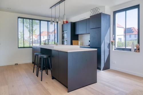 Beautiful 3-Bedroom Home with Garden & Parking - Location saisonnière - Deinze