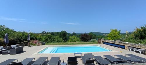 Les Terrasses du Carlat, Le Logis, Demeure raffinée, situation idéale Dordogne, vues, piscine