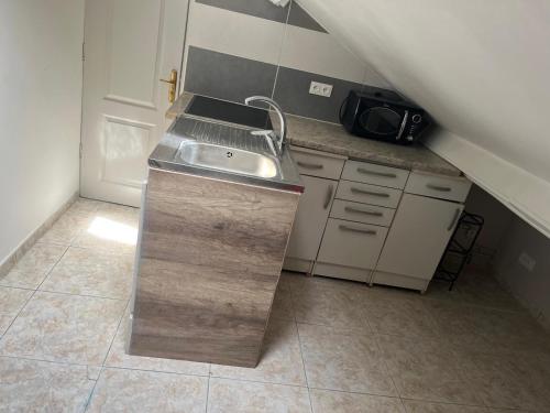 Appartement F3 meublés à 2 stations de l'aéroport Charles de Gaulles , Parc des expositions (Appartement F3 meubles a 2 stations de l'aeroport Charles de Gaulles , Parc des expositions) in Villepinte