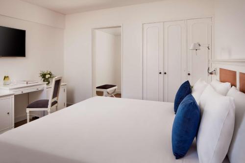 Standard Double or Twin Room with Valley View image 3