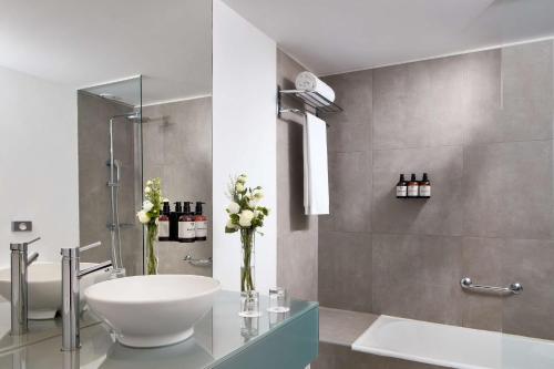 room detail thumbnail 2