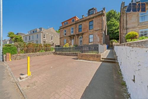 Modern 2 Bed Sleep 4 In Gourock in Gourock