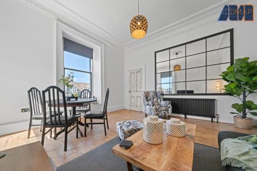 Modern 2 Bed Sleep 4 In Gourock in Gourock