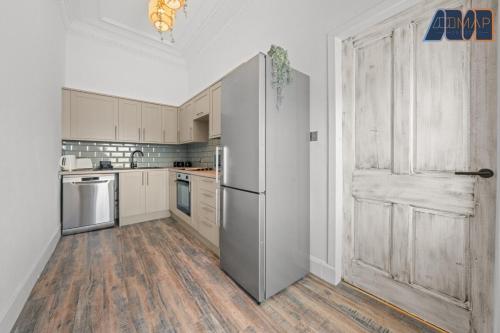 Modern 2 Bed Sleep 4 In Gourock in Gourock