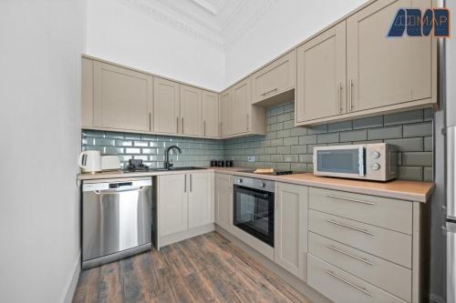 Modern 2 Bed Sleep 4 In Gourock in Gourock