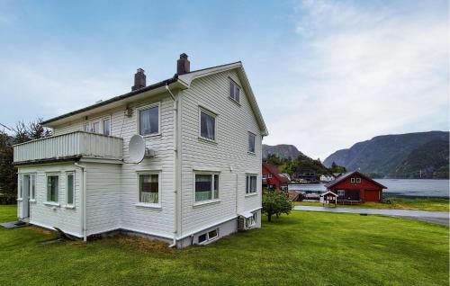 . Nice Home In Erfjord With Wifi
