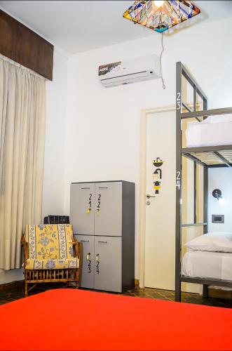 1 king bed, 2 twin beds