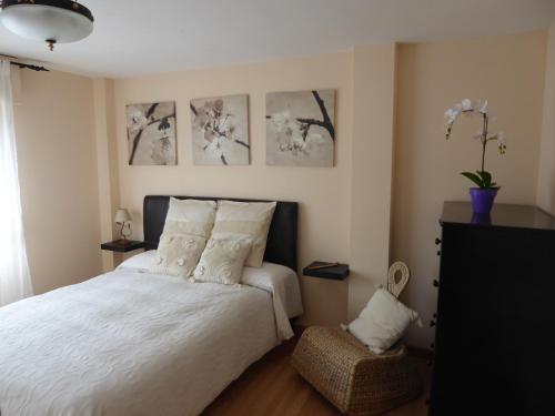 ACOGEDORA CASA RURAL de 165 m2 en finca ajardinada totalmente cerrada de 600 m2 gîte à louer Buño