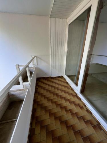 ระเบียง/ชานเรือน, Schöne Maisonette 4 Zimmer mit Garten (Schone Maisonette 4 Zimmer mit Garten) in รอดเกา