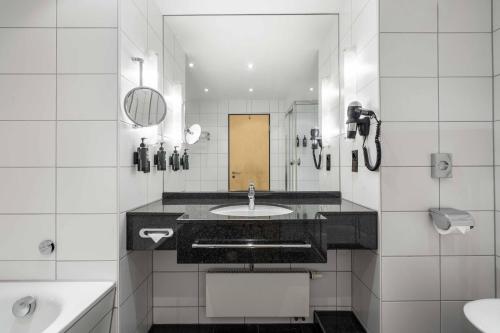 Executive Suite image 3